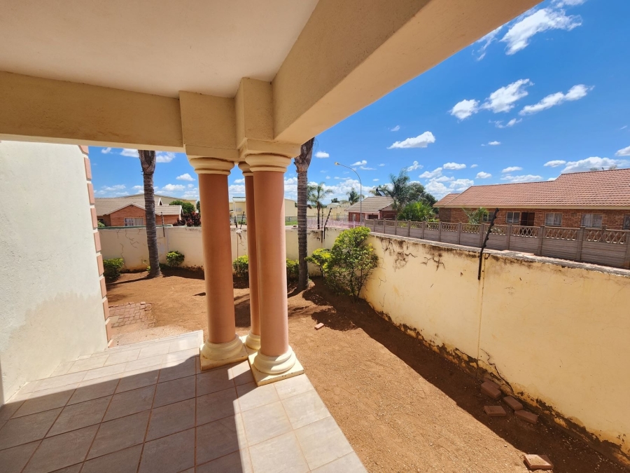 6 Bedroom Property for Sale in Flora Park Northern Cape